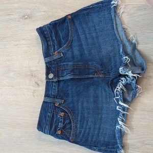 Levi's shorts size 25
